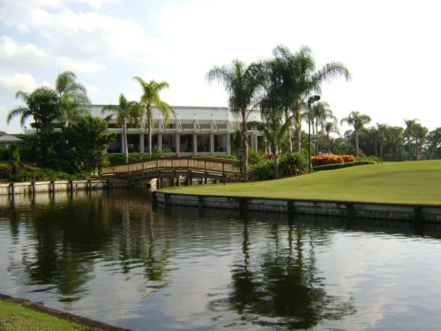 SECOND CLUB HOUSE