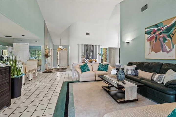 LIVING ROOM NO-8