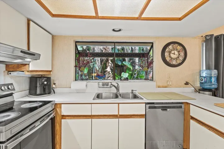 KITCHEN AREA NO 18-D