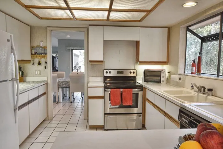 KITCHEN AREA 18-F