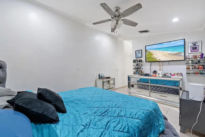 8193 Pelican Harbour Dr-16