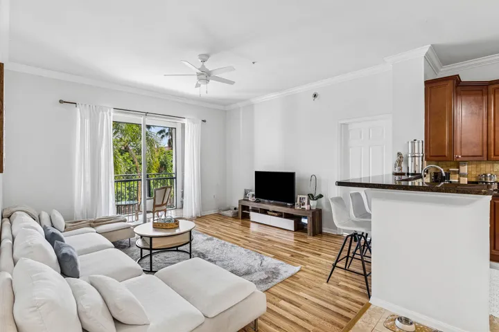 004-11770SaintAndrewsPlace-304-Wellingto