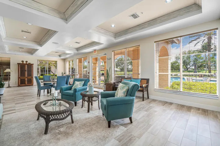 050-11770SaintAndrewsPlace-304-Wellingto