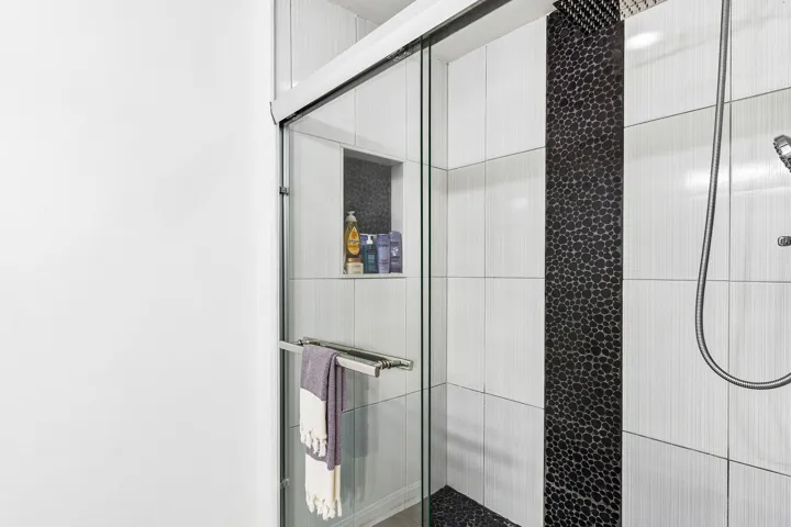 014-11770SaintAndrewsPlace-304-Wellingto