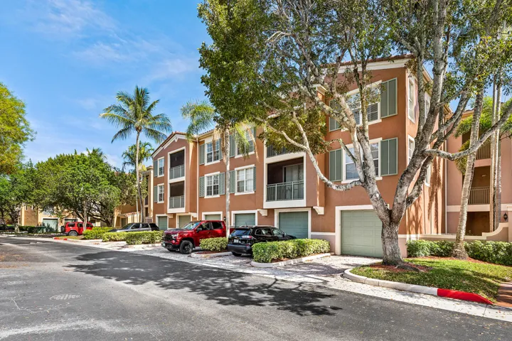008-11770SaintAndrewsPlace-304-Wellingto