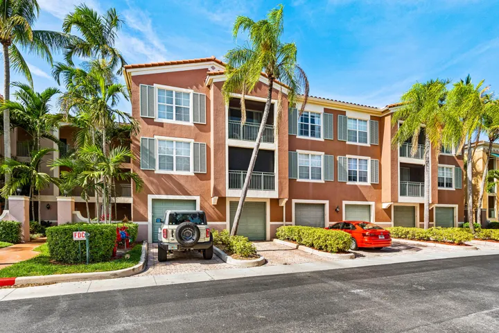 028-11770SaintAndrewsPlace-304-Wellingto