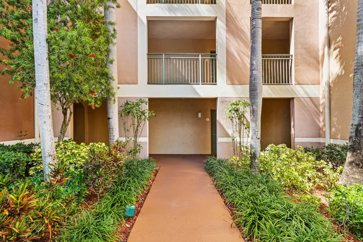 002-11770SaintAndrewsPlace-304-Wellingto
