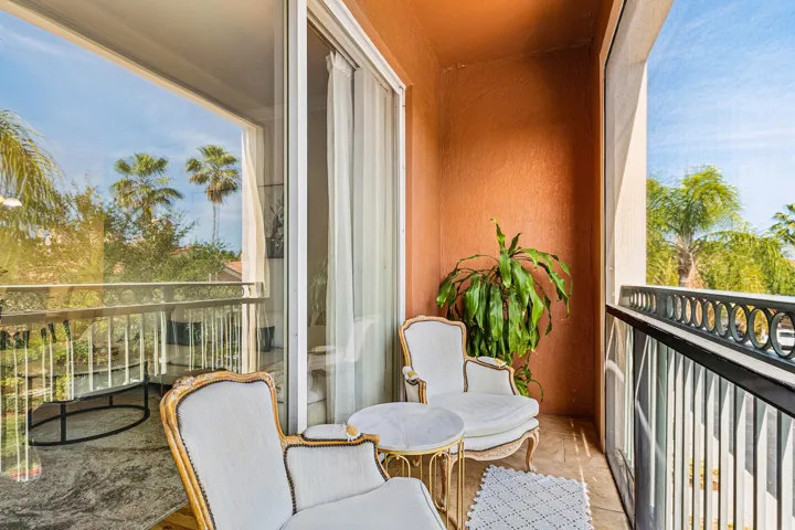 023-11770SaintAndrewsPlace-304-Wellingto
