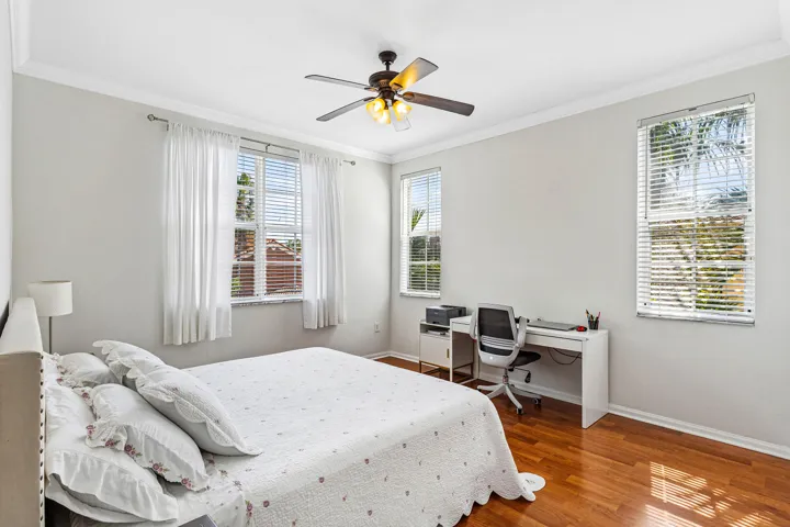 017-11770SaintAndrewsPlace-304-Wellingto