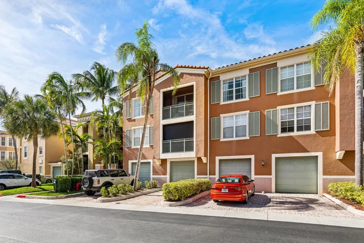 027-11770SaintAndrewsPlace-304-Wellingto