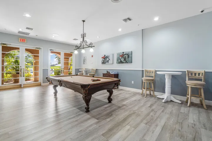 048-11770SaintAndrewsPlace-304-Wellingto