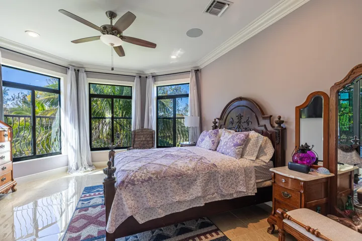 Upstairs Bedroom4