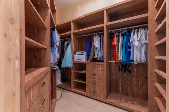 Master -Closet 1