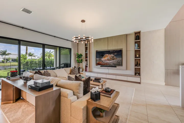 8283 Royal County Down Rd-9
