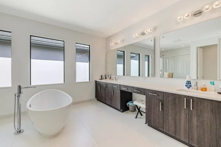 8283 Royal County Down Rd-44