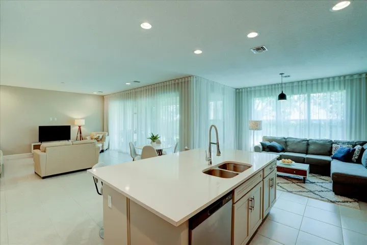 18-13348 River Rock-32