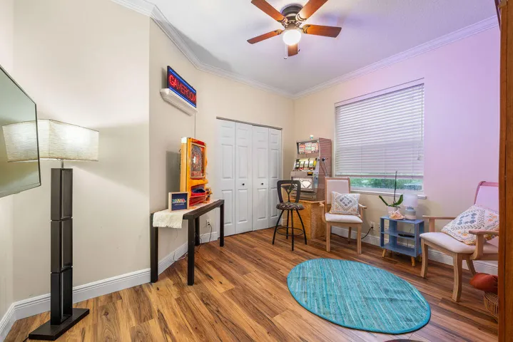 Bedroom/Office/Game Room