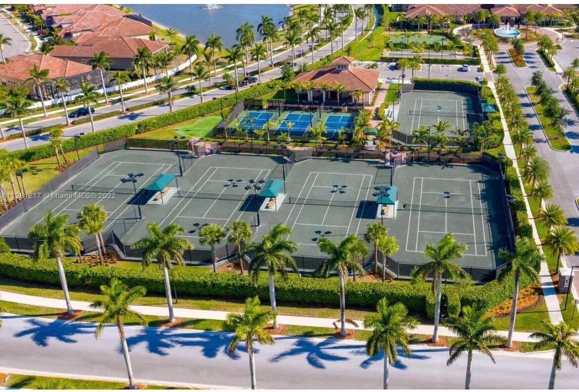 Four Seasons Tennis courts photo