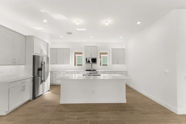 US_SEF_CROWN_LOT 249_KITCHEN