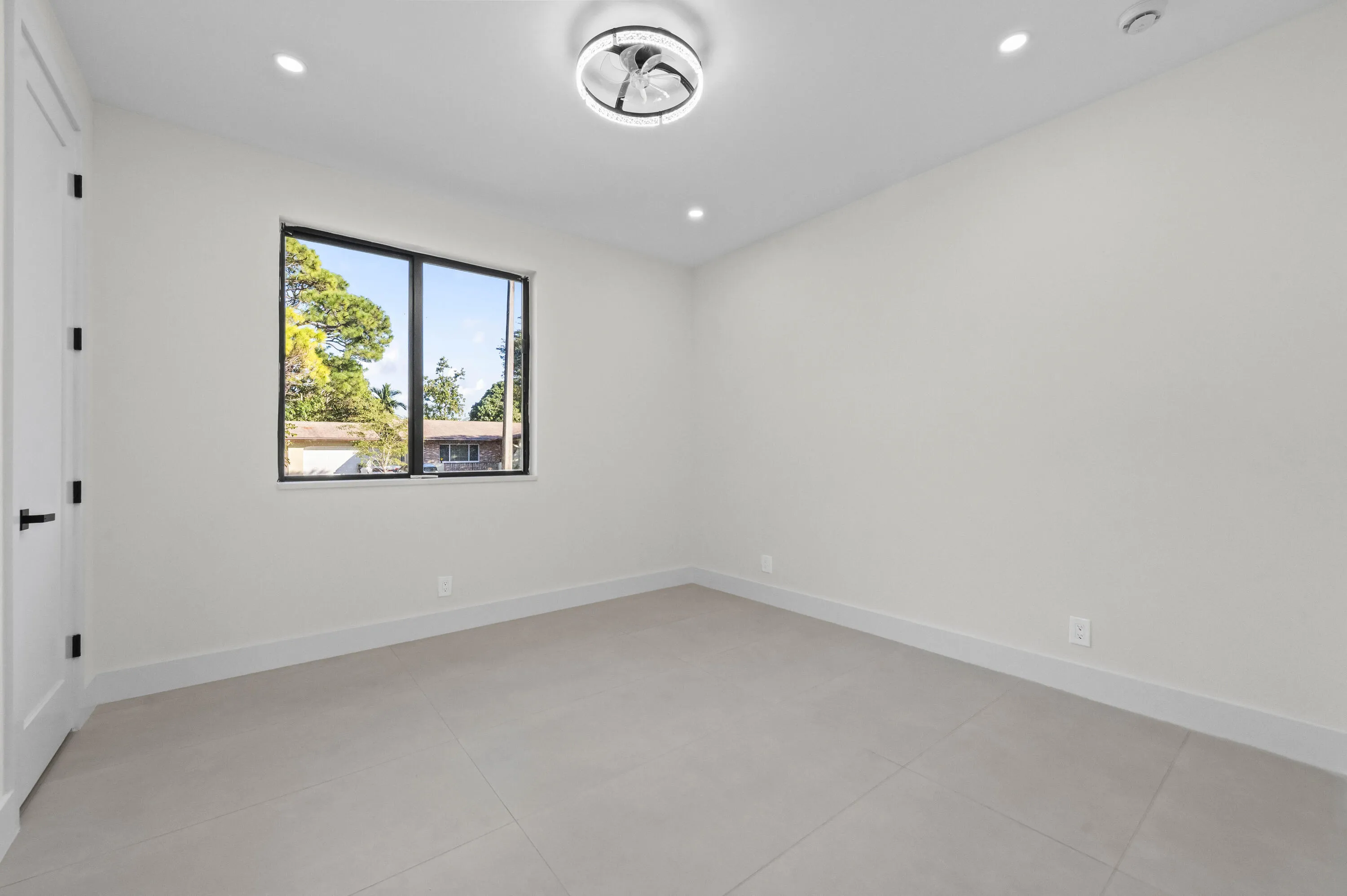 15 Bedroom 01