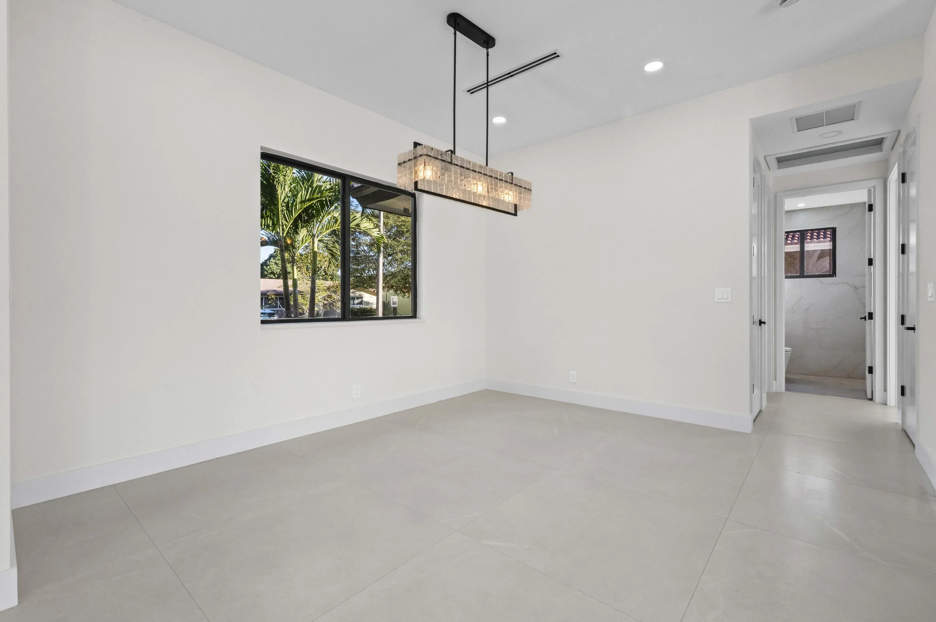 13 Dining Room 02