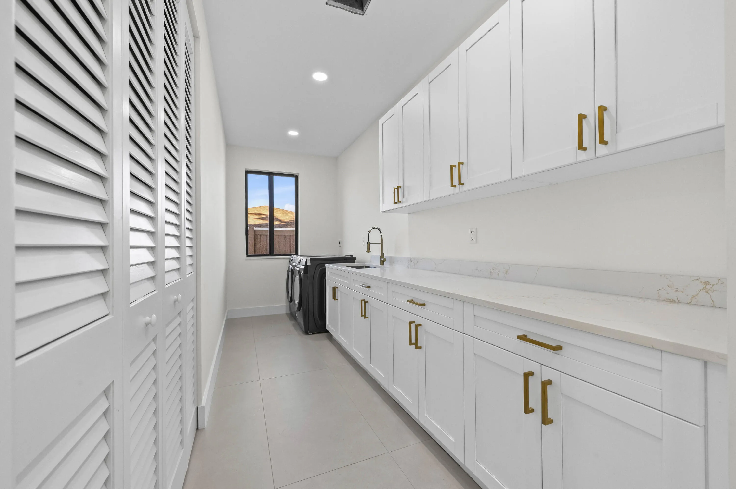 38 Laundry Room 01