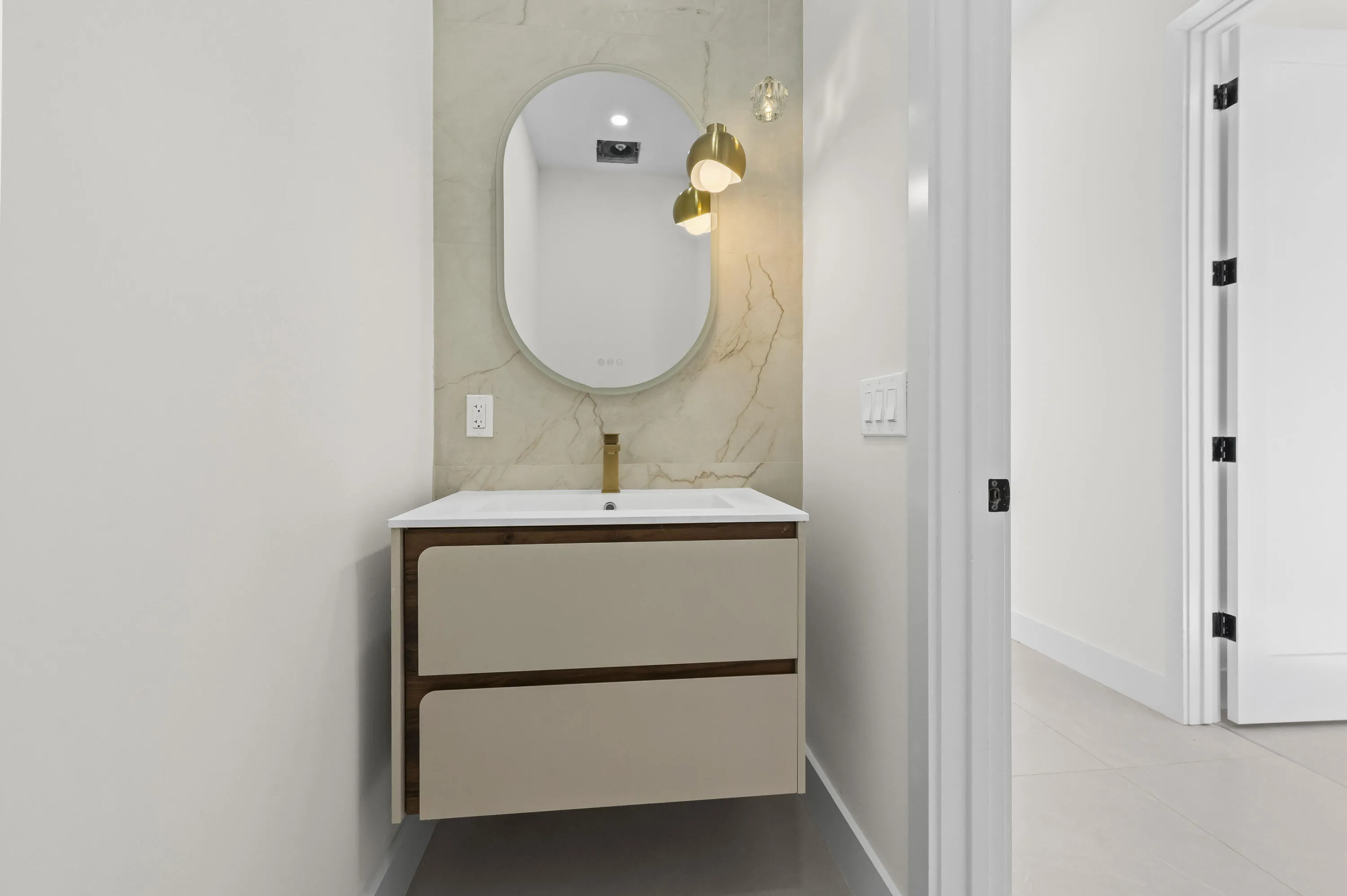 31 Bathroom 02