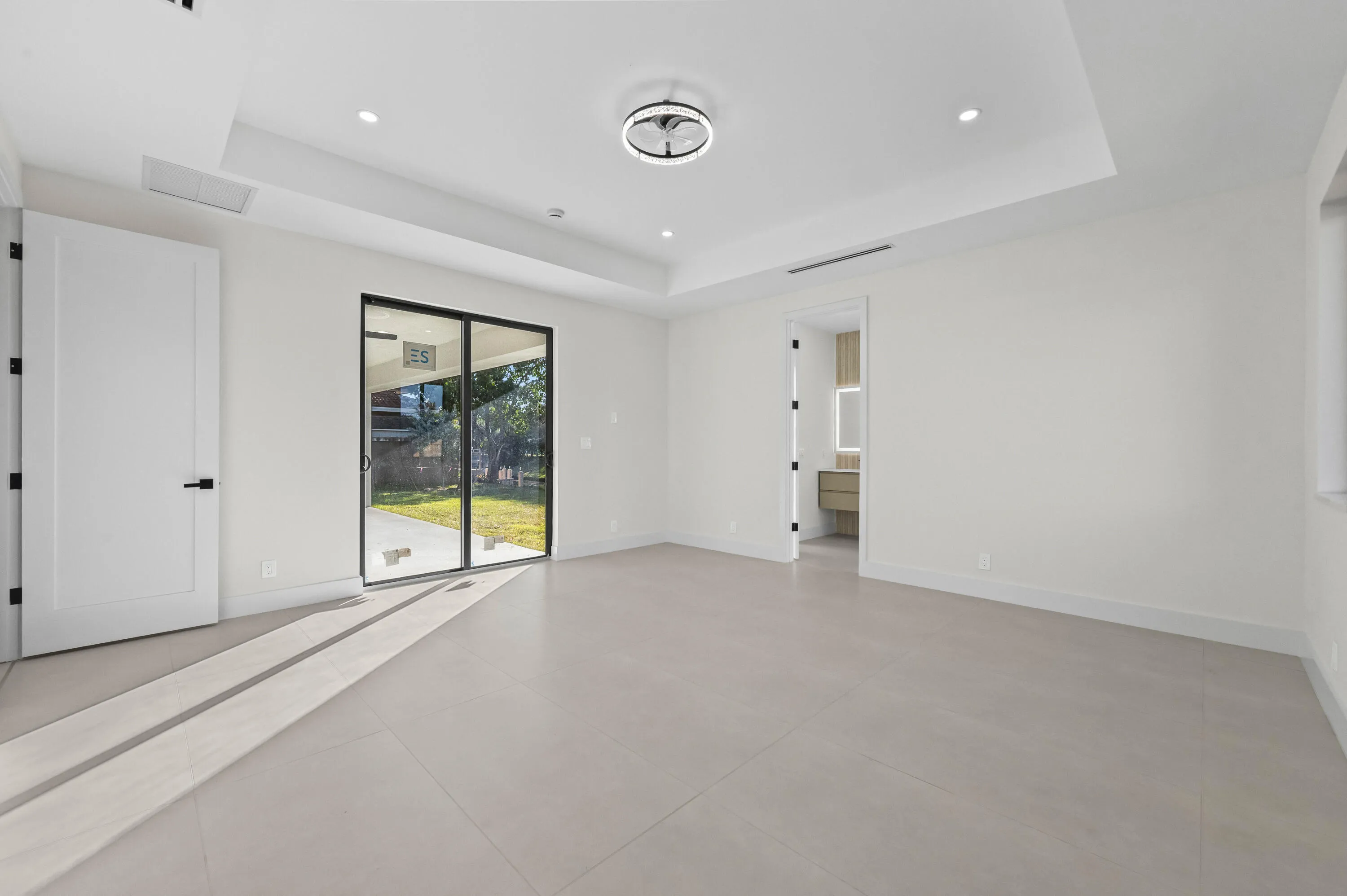 33 Master Bedroom 02