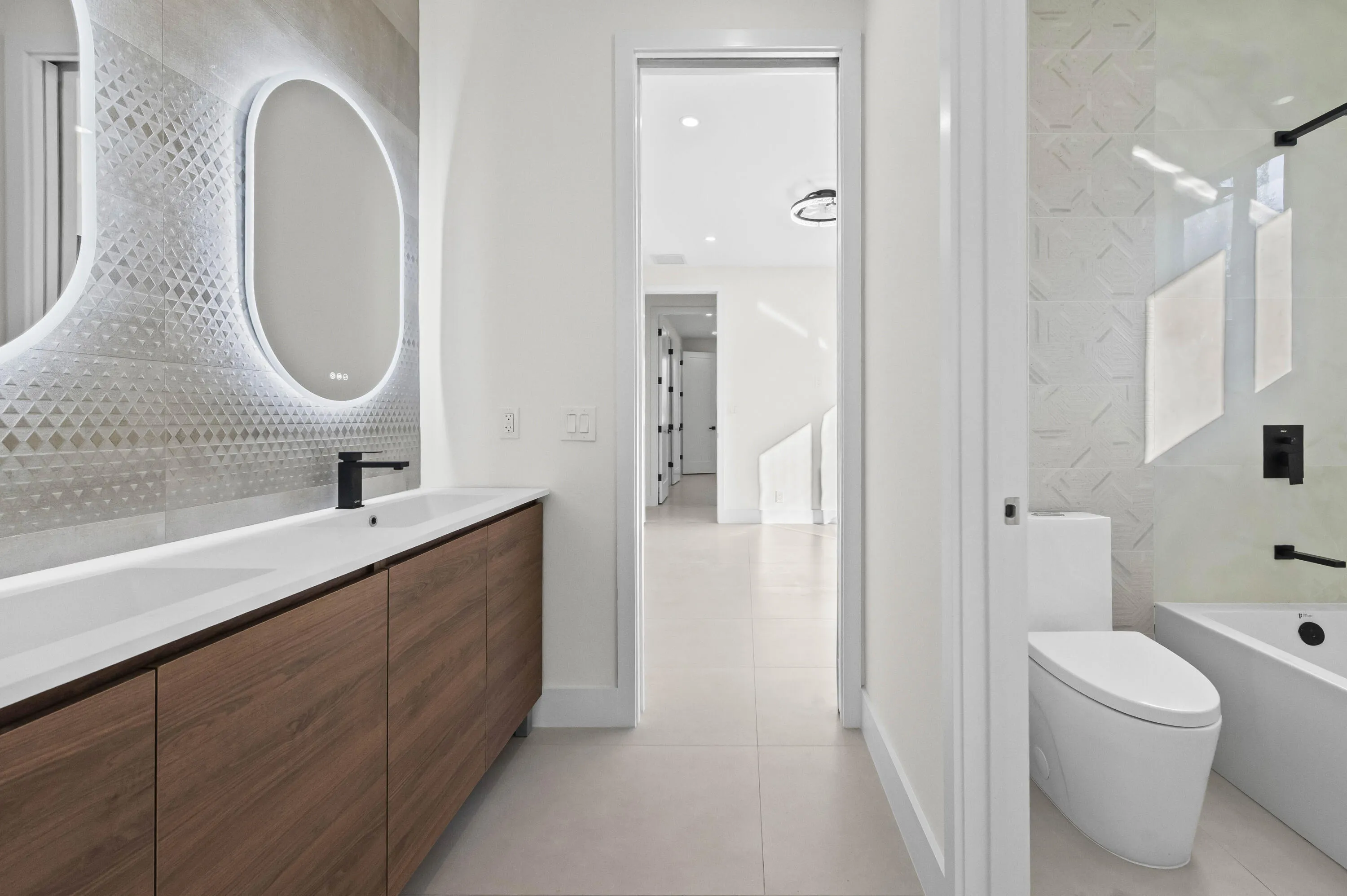 23 Bathroom 02
