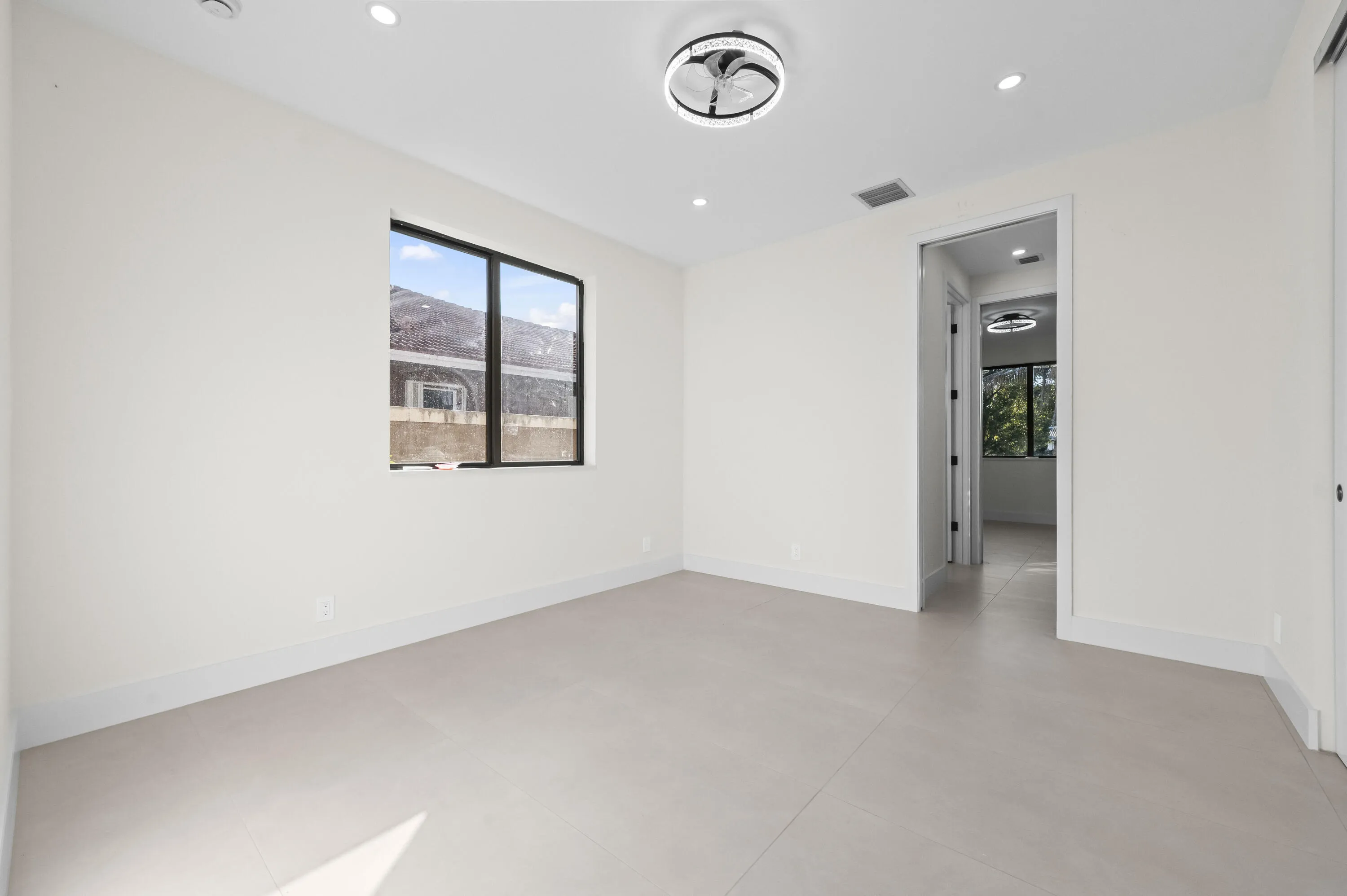 19 Bedroom 01