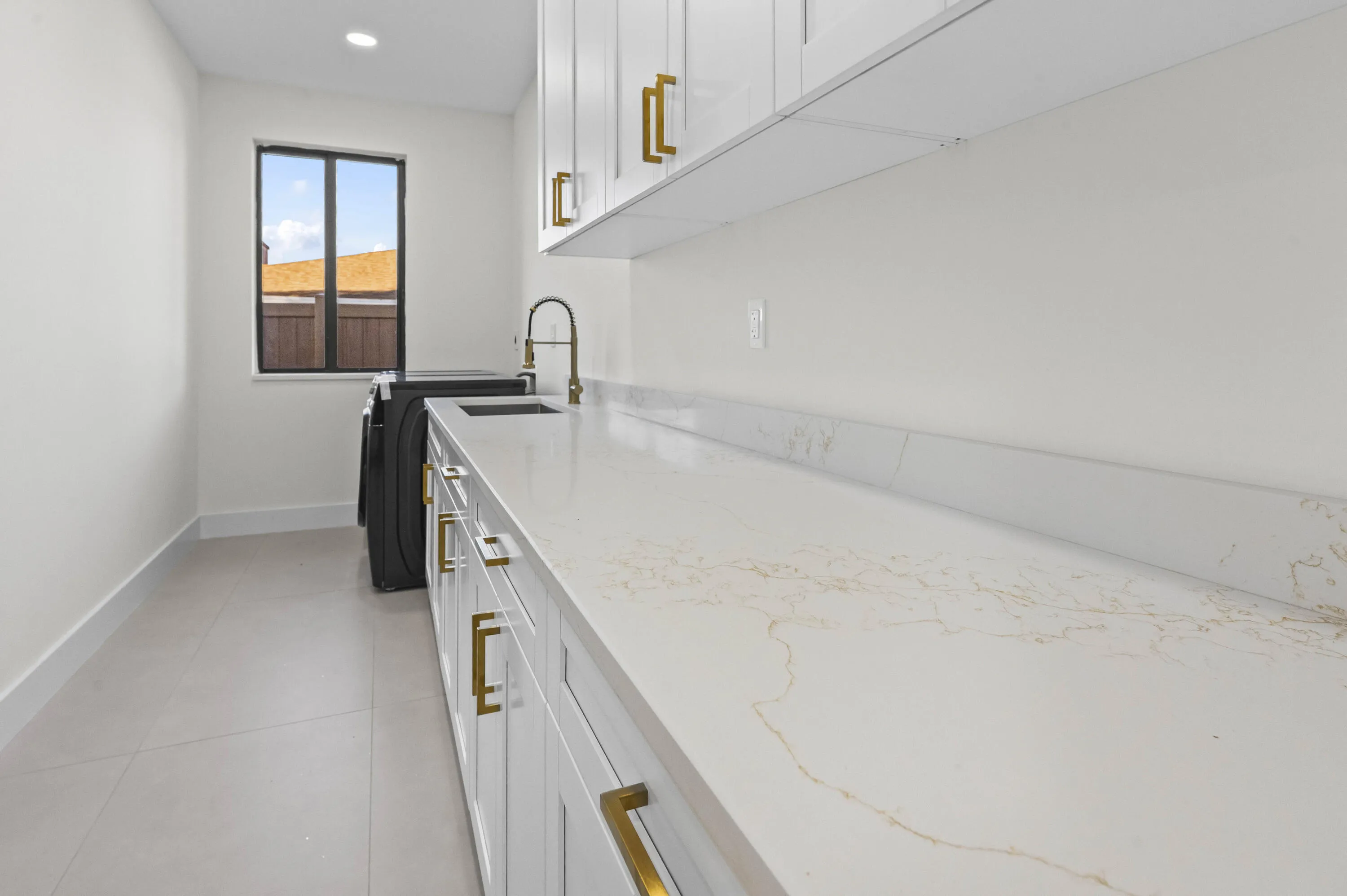 39 Laundry Room 02