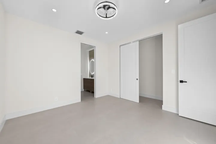 21 Bedroom 03