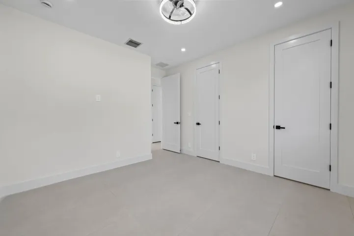 16 Bedroom 02