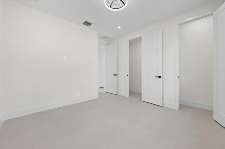 17 Bedroom 03