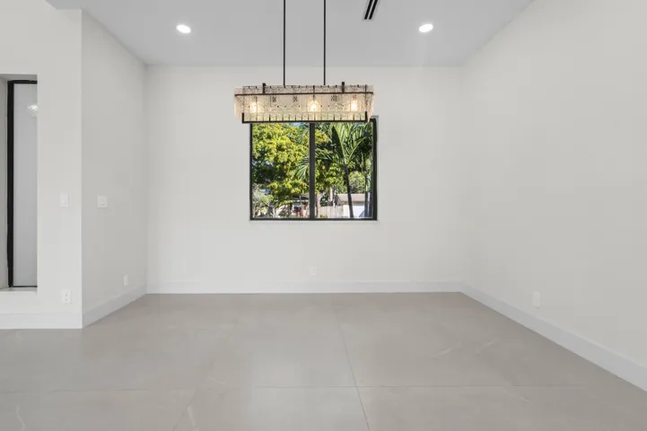 12 Dining Room 01