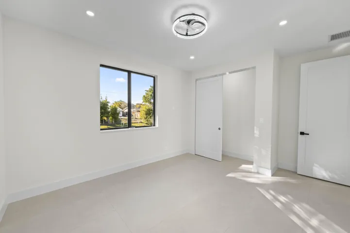 29 Bedroom 04