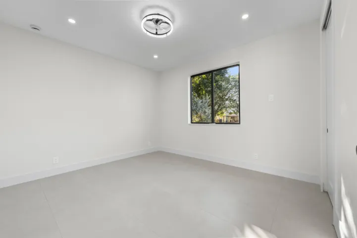 26 Bedroom 01