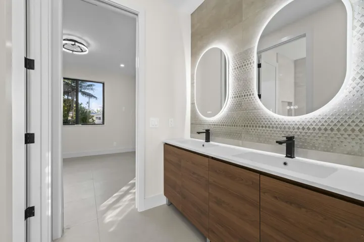 25 Bathroom 04