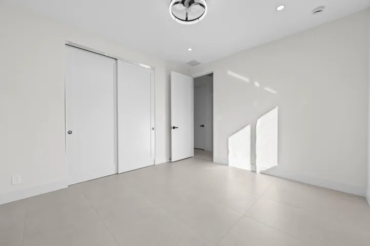 20 Bedroom 02