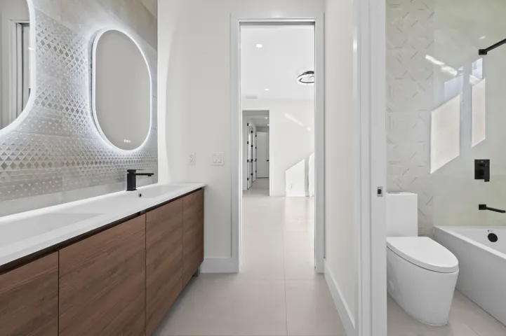 23 Bathroom 02