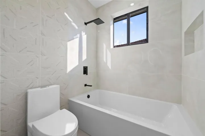 24 Bathroom 03