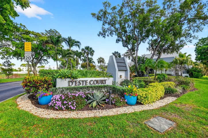 D'Este Court entrance sign