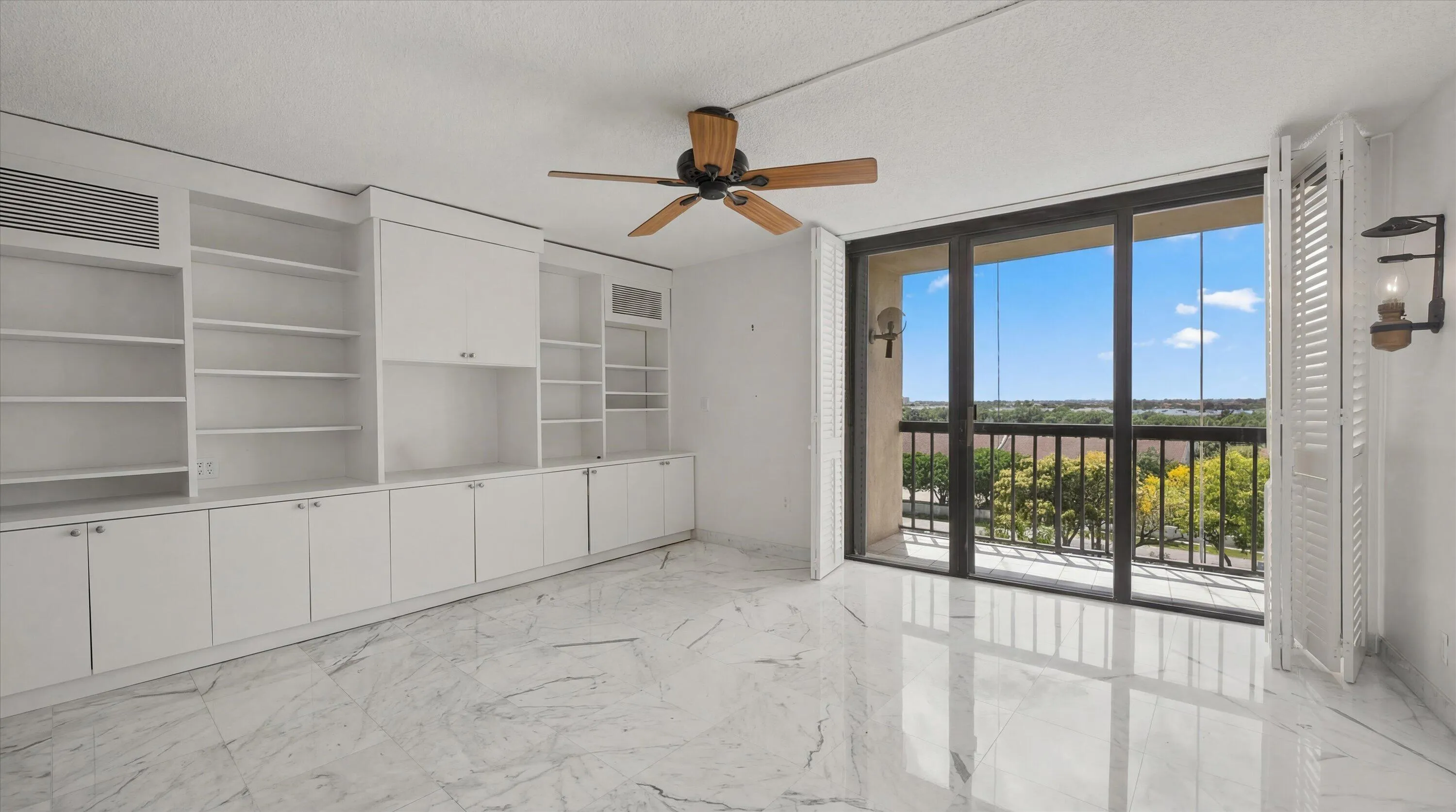 27-2480 Presidential Way 704