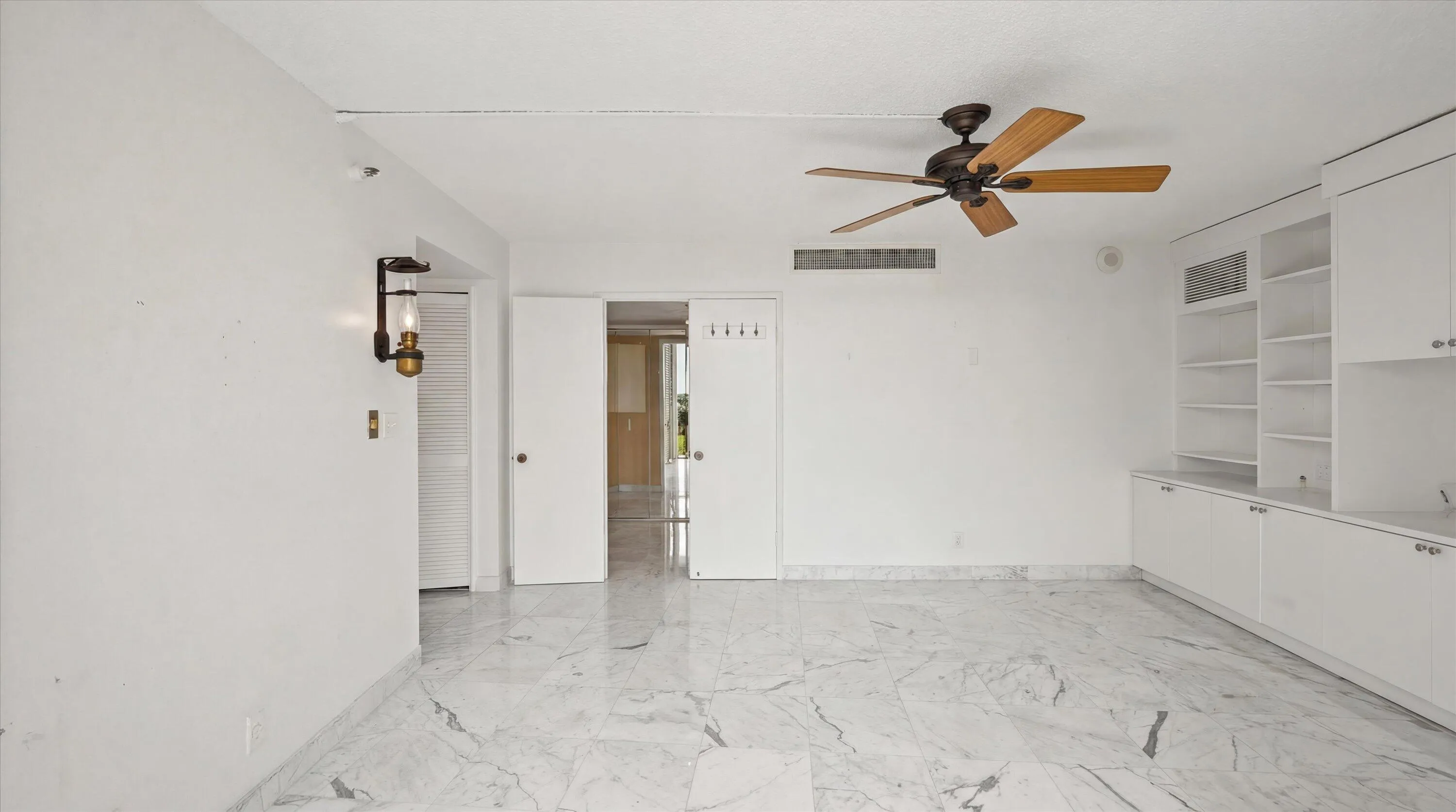 26-2480 Presidential Way 704