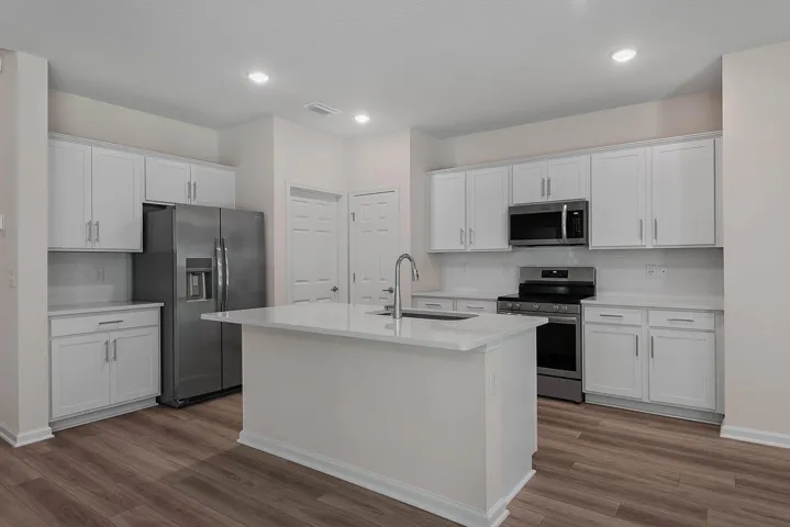 17-web-or-mls-46 Poplar-17