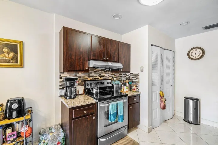 014-5814DorisCourt-DelrayBeach-FL-33484-