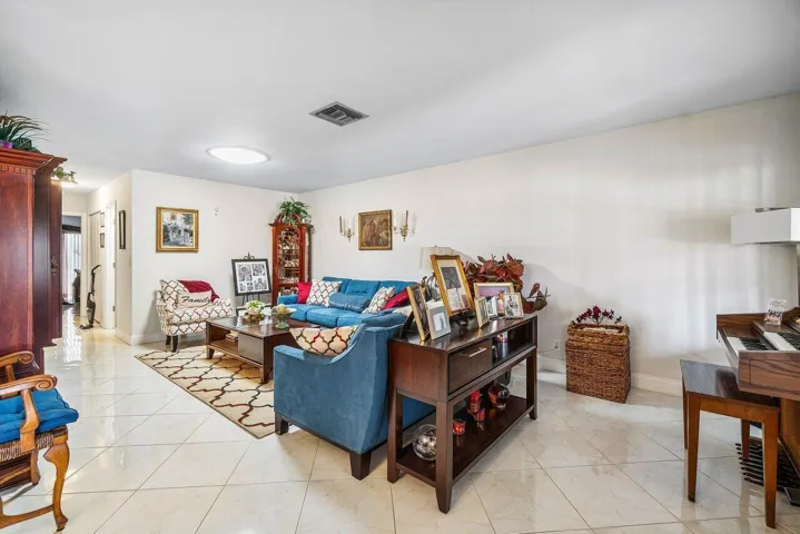 008-5814DorisCourt-DelrayBeach-FL-33484-