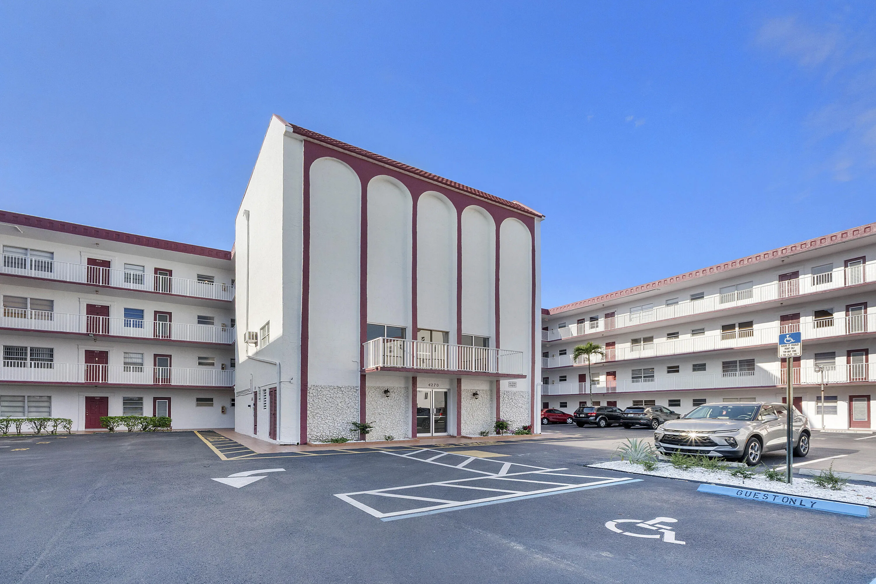 4270 Nw 40th St_015
