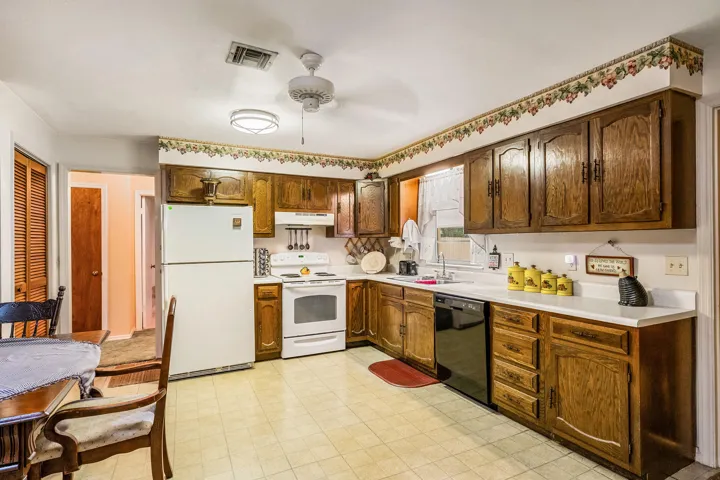 Spacious eat-in kitchen with