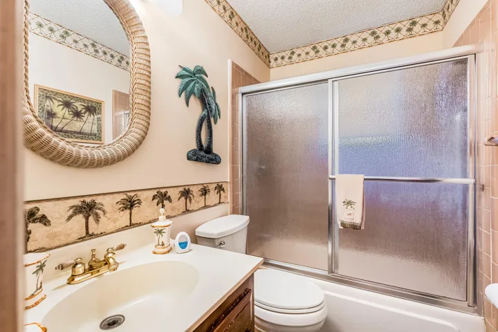 Guest Bath with tub/shower